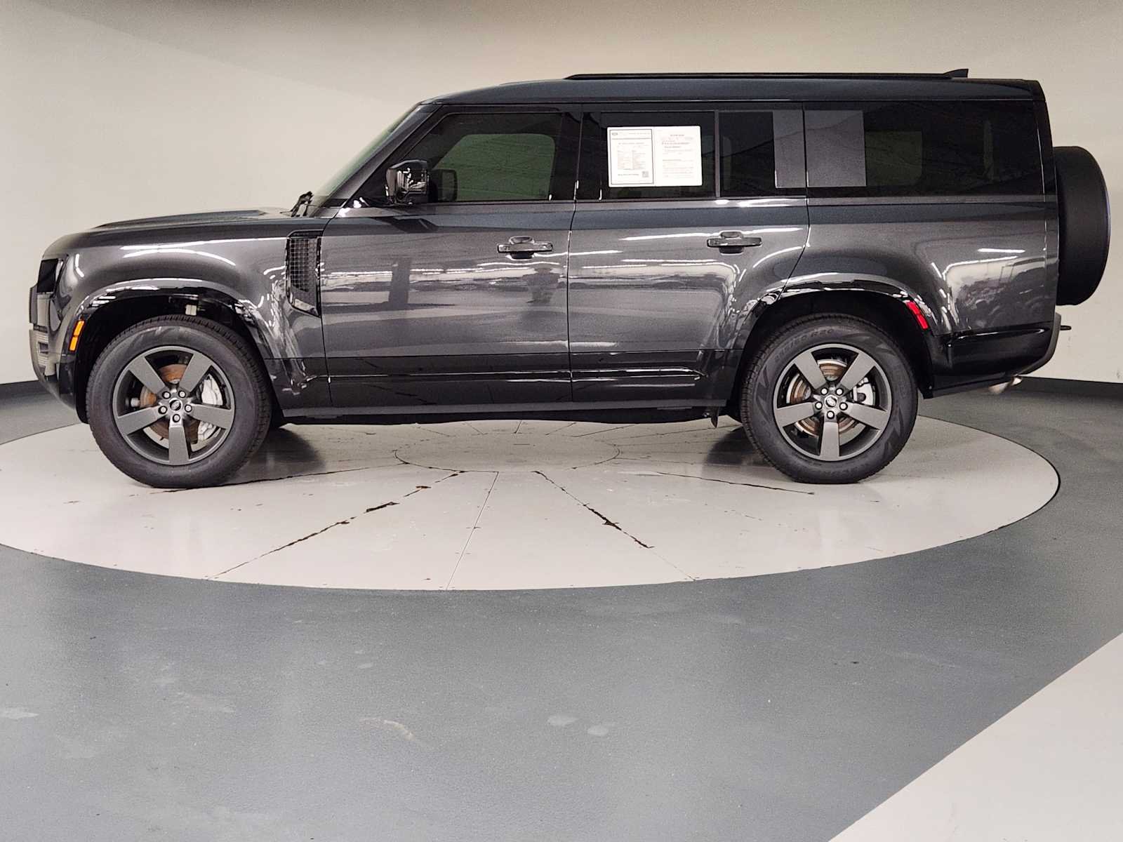 2025 Land Rover Defender X-Dynamic SE - Photo 7