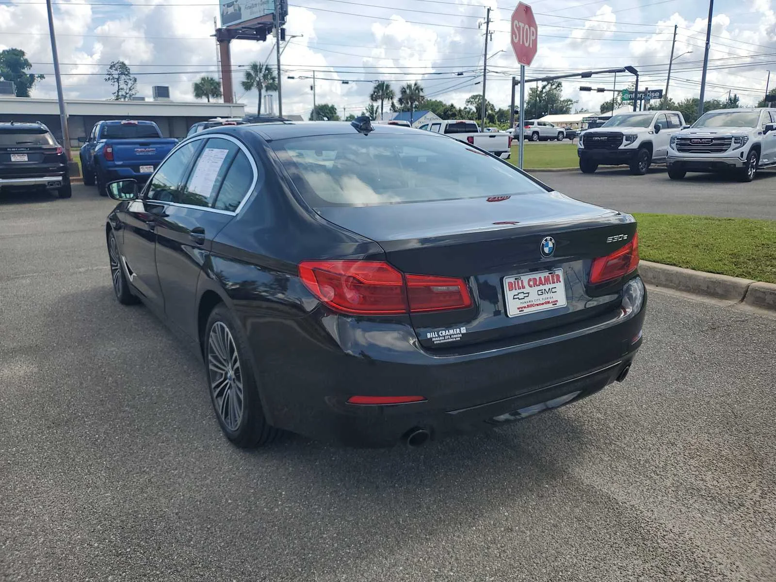 Used 2020 Black Sapphire Metallic BMW 530e iPerformance image 3