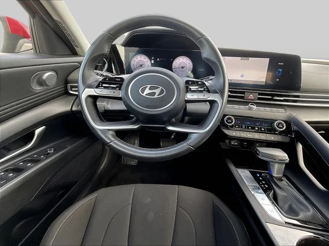 Used 2025 Red Hyundai SEL Convenience image 10