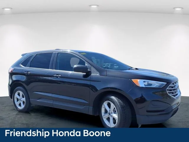 Used 2022 Black Ford SE image 5
