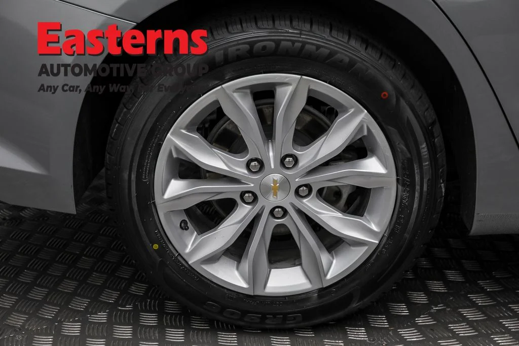 Used 2024 Gray Chevrolet LT image 28