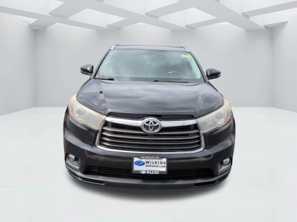 Used 2016 Black Toyota Limited image 11