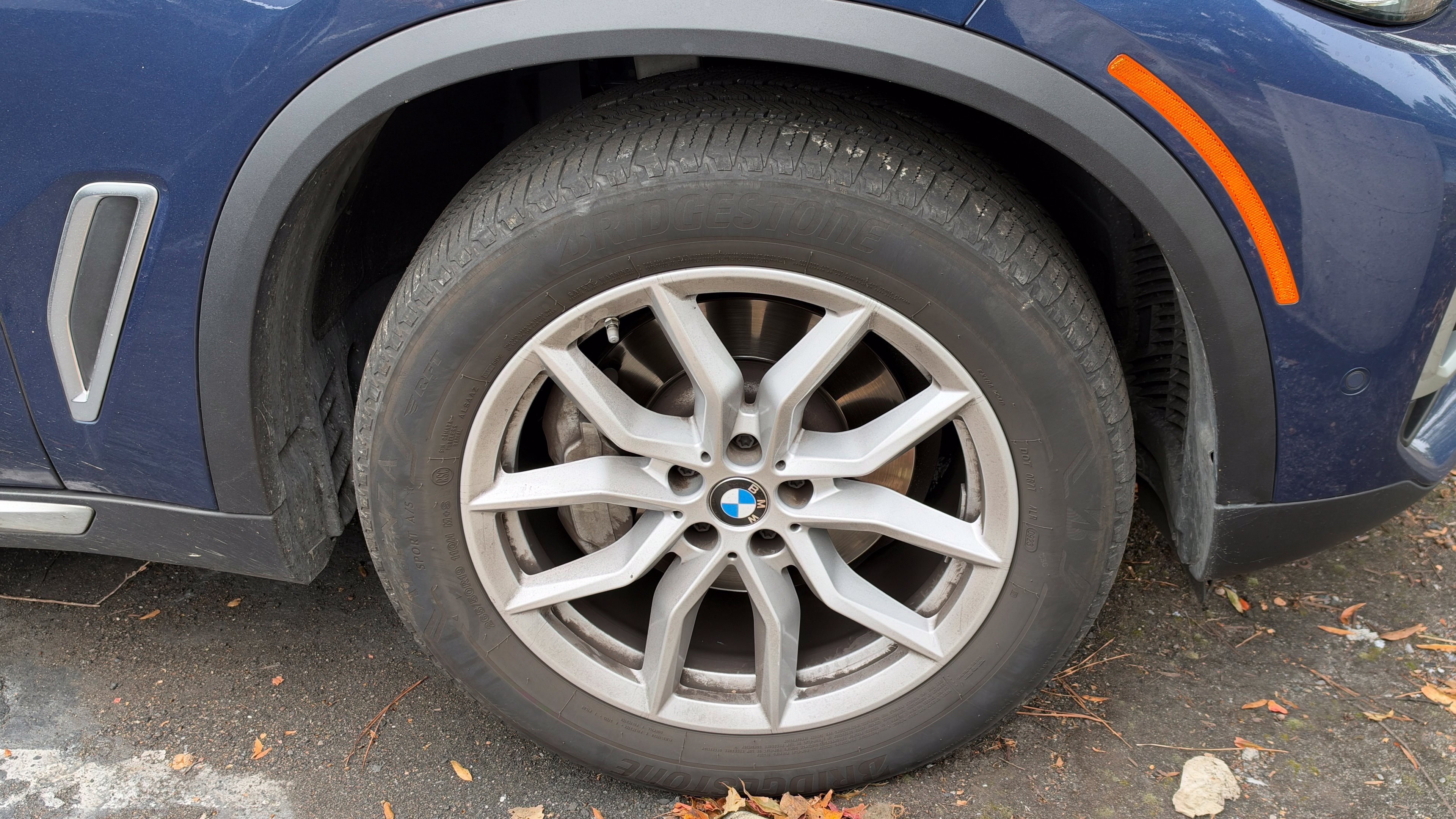 Used 2022 Phytonic Blue Metallic BMW xDrive40i image 4