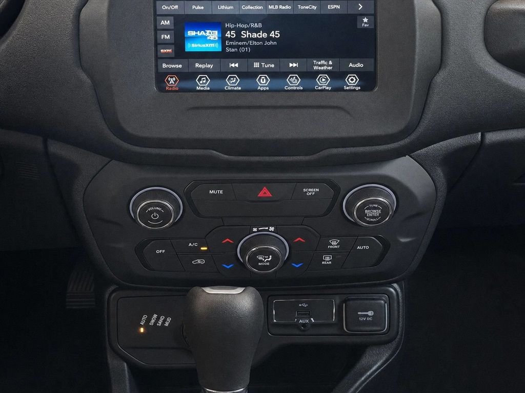 Used 2019 White Jeep Latitude image 17