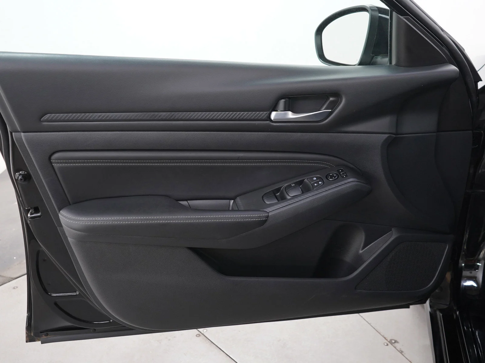 Used 2019 Super Black Clearcoat Nissan 2.5 S image 19
