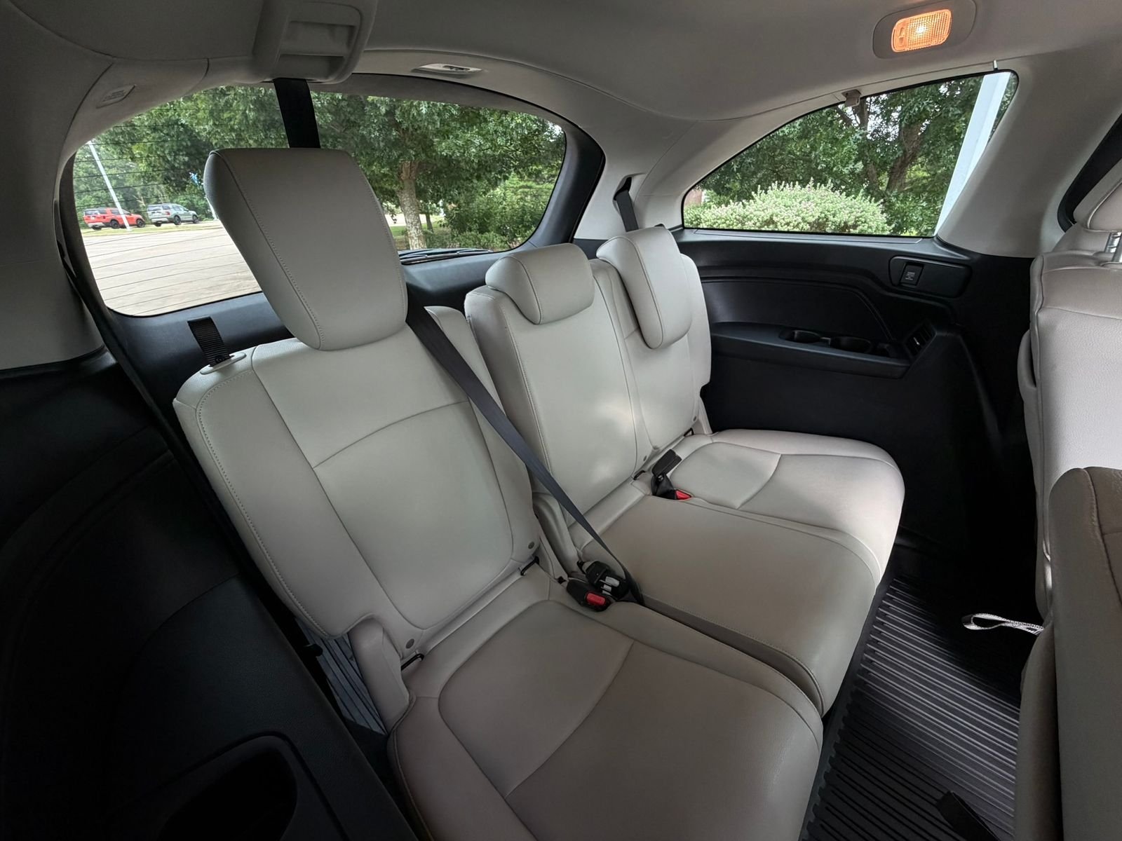 Certified Used 2025 Platinum White Pearl Honda EX-L image 30