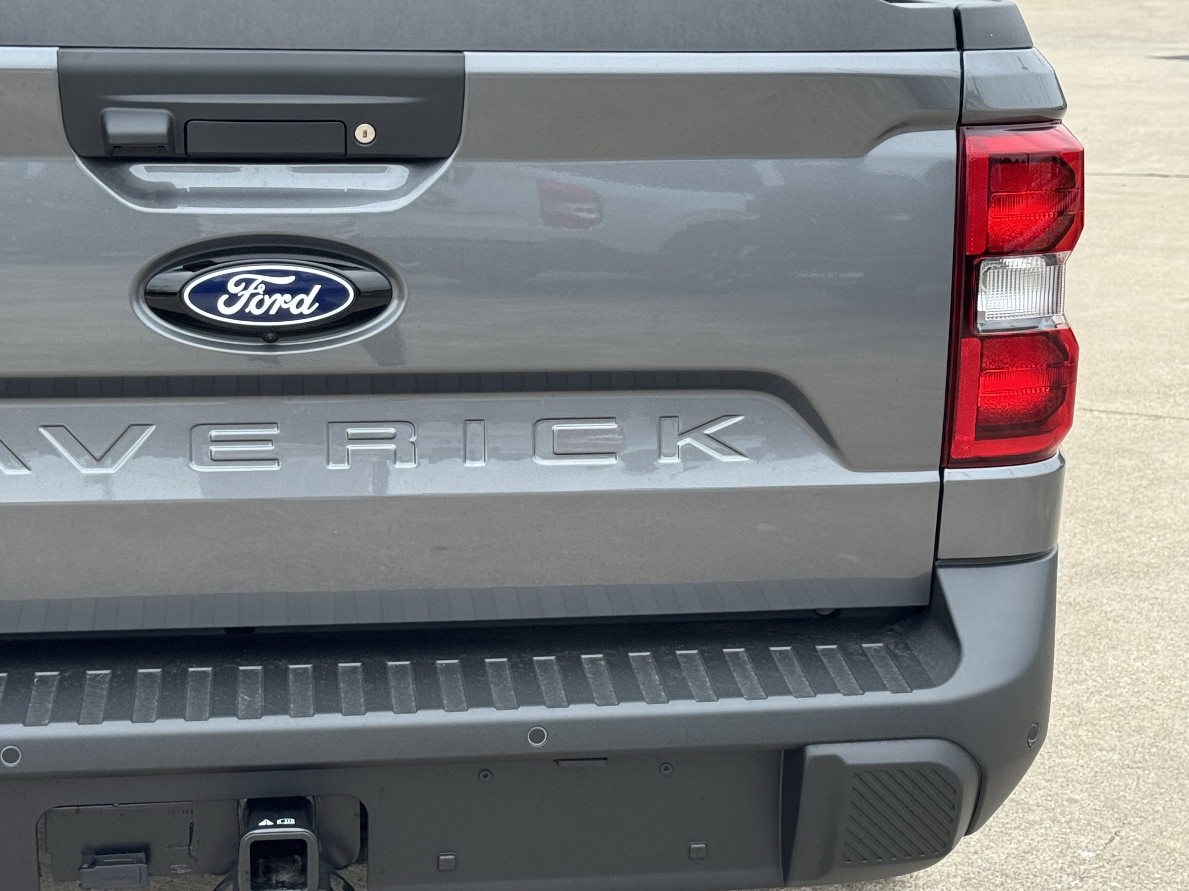 New 2026 Carbonized Gray Metallic Ford LARIAT image 9