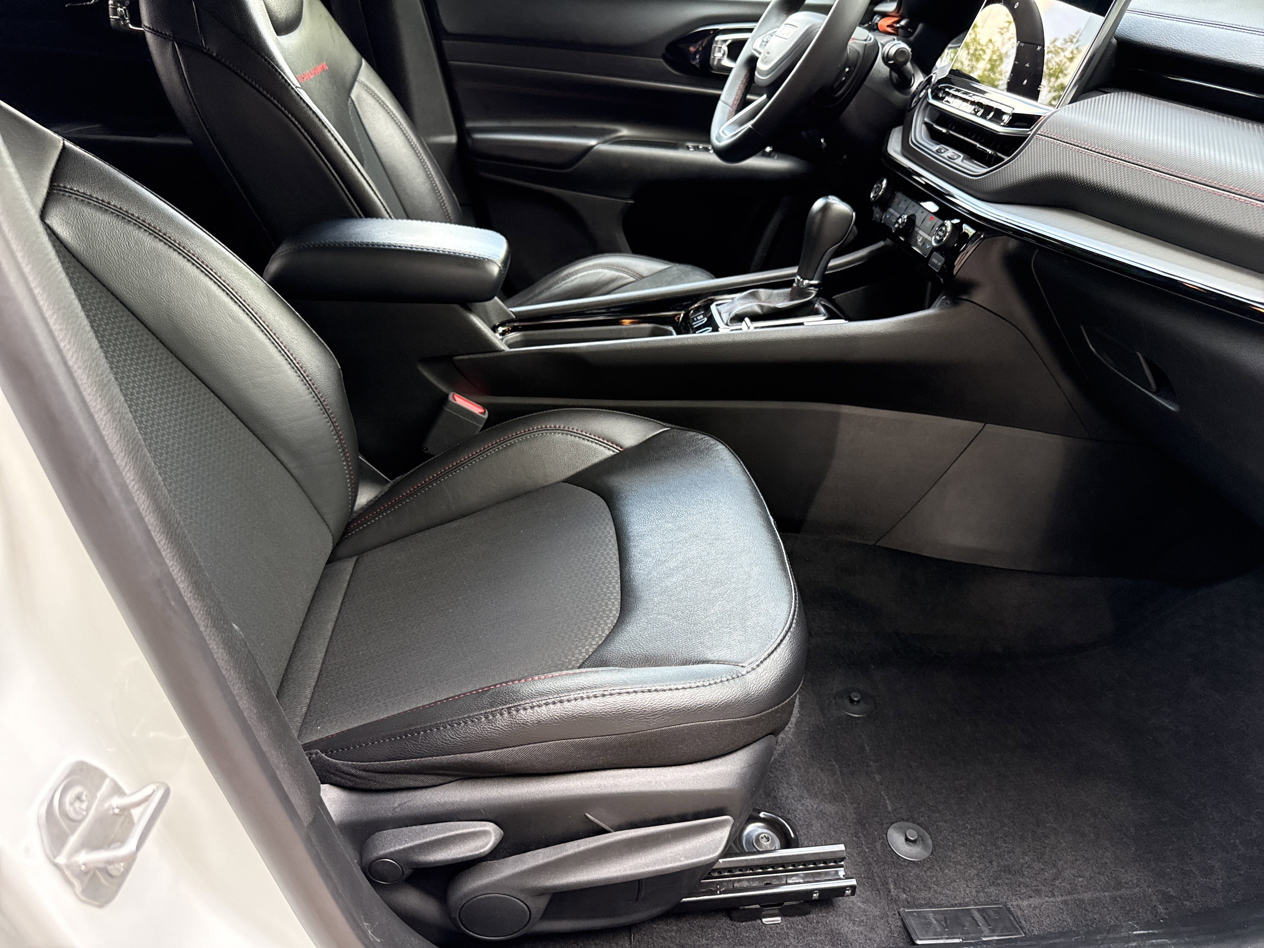 Used 2025 Bright White Clearcoat Jeep Trailhawk image 13