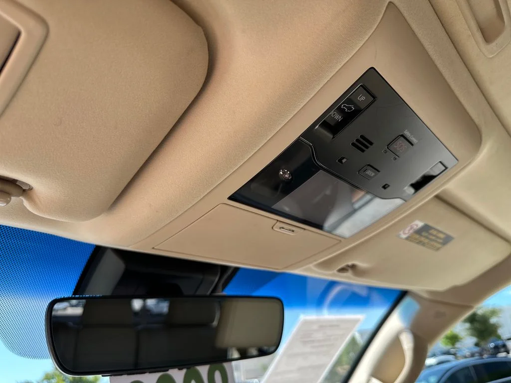Used 2020 White Lexus 570 image 25