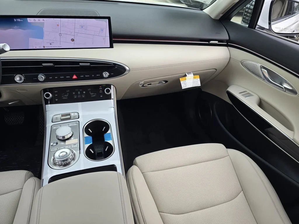 New 2026 White Genesis 2.5T image 9