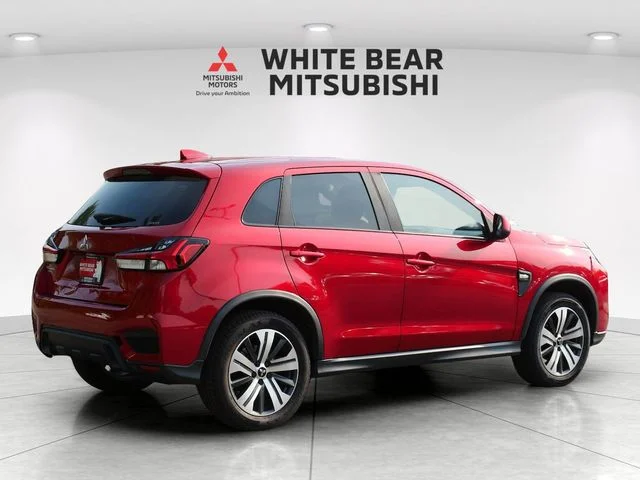 Used 2022 Red Mitsubishi 2.0 ES image 5