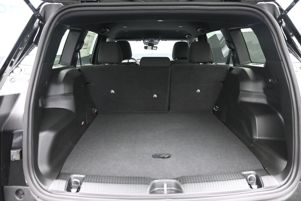 New 2026 Diamond Black Crystal Pearlcoat Jeep Laredo image 9