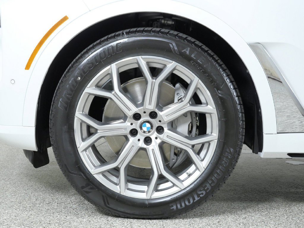 Used 2027 Mineral White Metallic BMW xDrive40i image 17