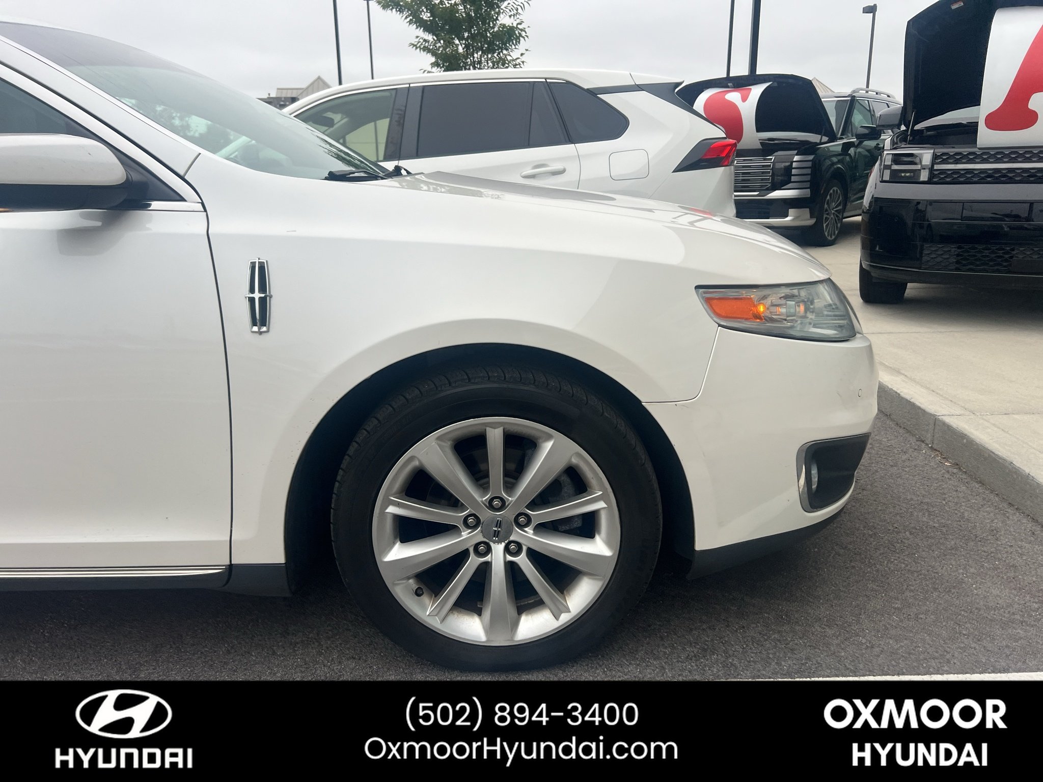 Used 2011 White Platinum Metallic Tri-Coat Lincoln Base image 4