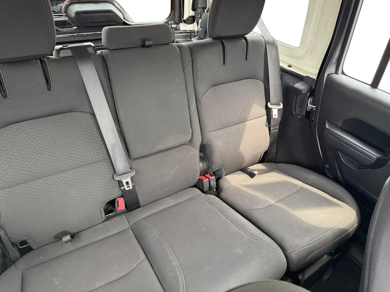 Used 2022 Granite Crystal Metallic Clearcoat Jeep Unlimited Rubicon image 17