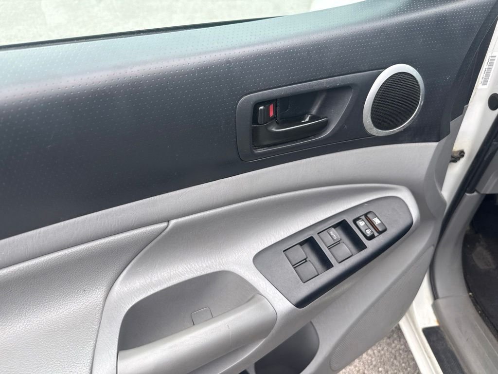 Used 2015 Super White Toyota Base image 11