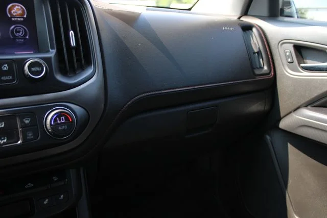 Used 2015 Black GMC SLE1 image 19