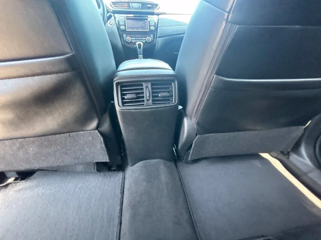 Used 2017 Blue Nissan SL image 18