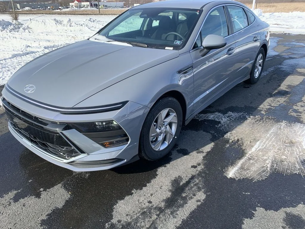 New 2026 Blue Hyundai SE image 4