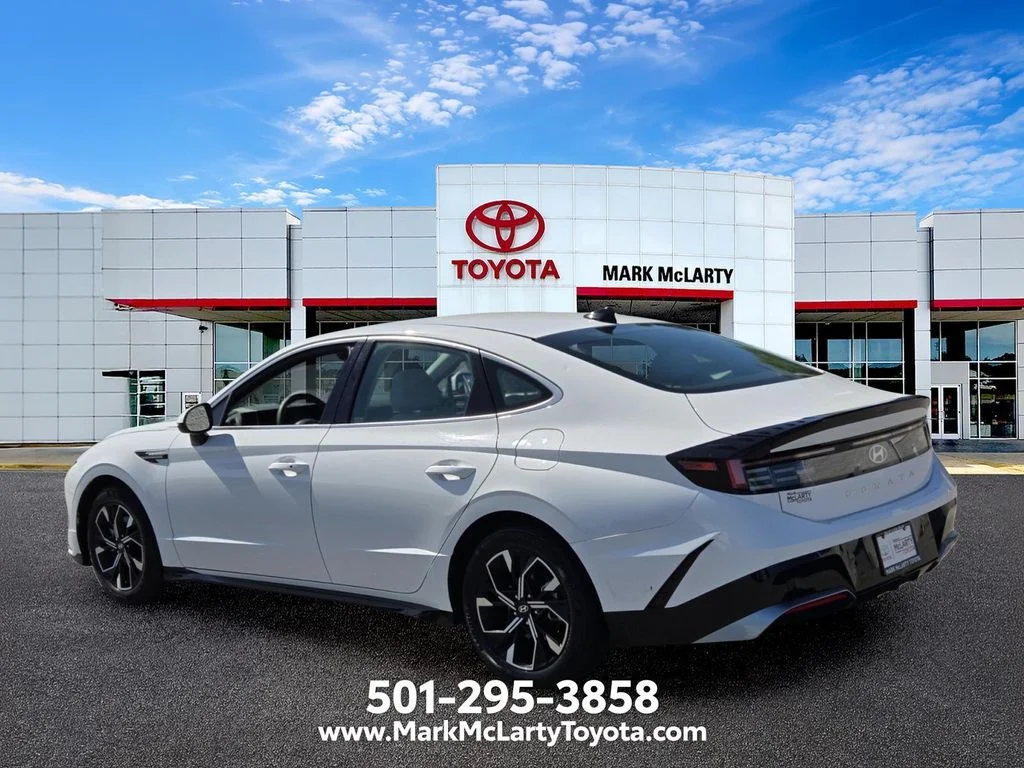 Used 2025 White Hyundai SEL image 3