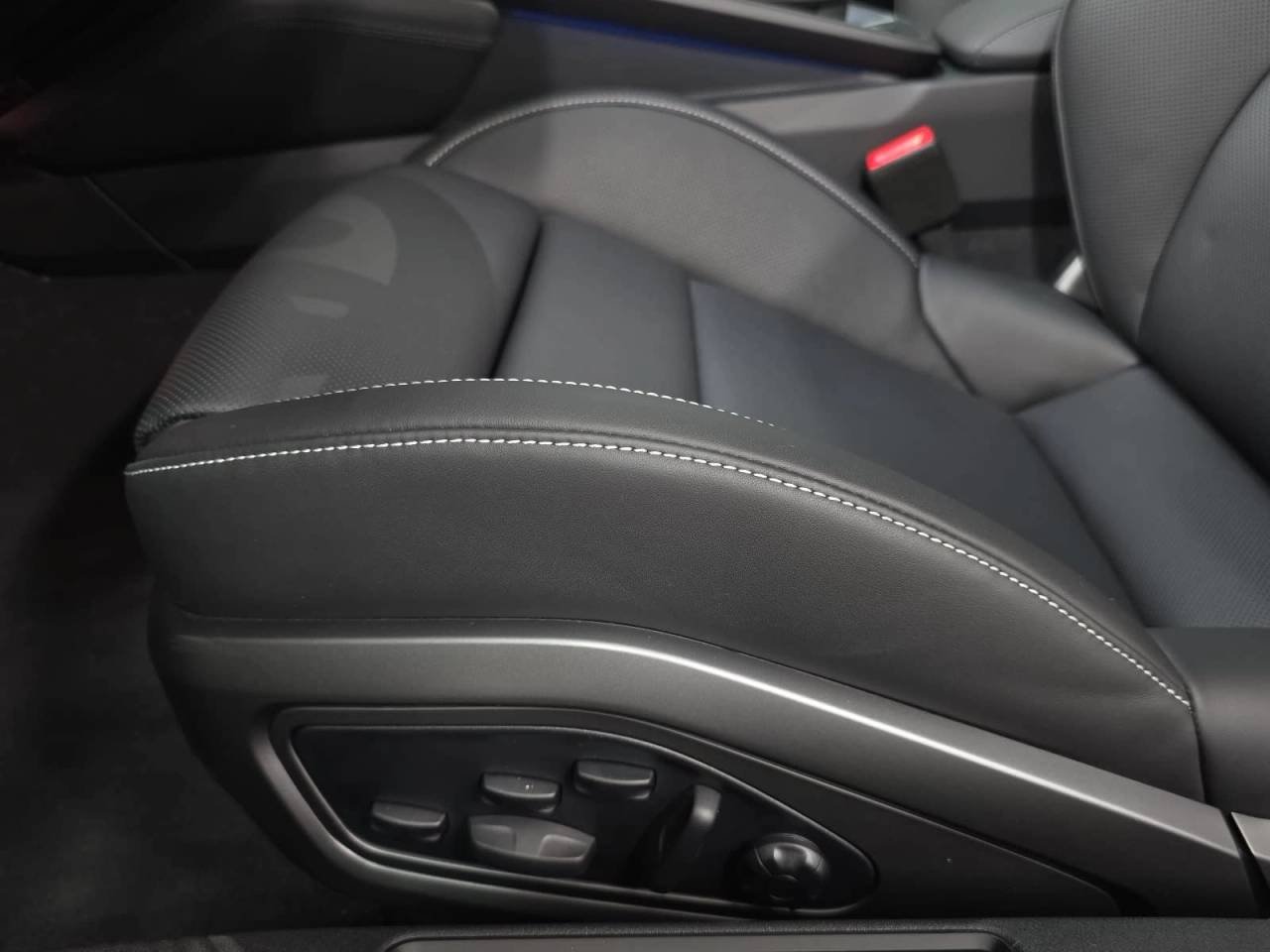 New 2026 Vanadium Grey Metallic Porsche Carrera 4S image 25