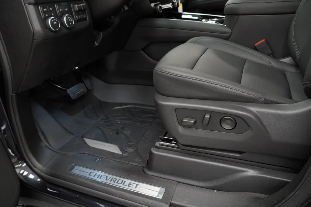 New 2026 Dark Ash Metallic Chevrolet LT image 25