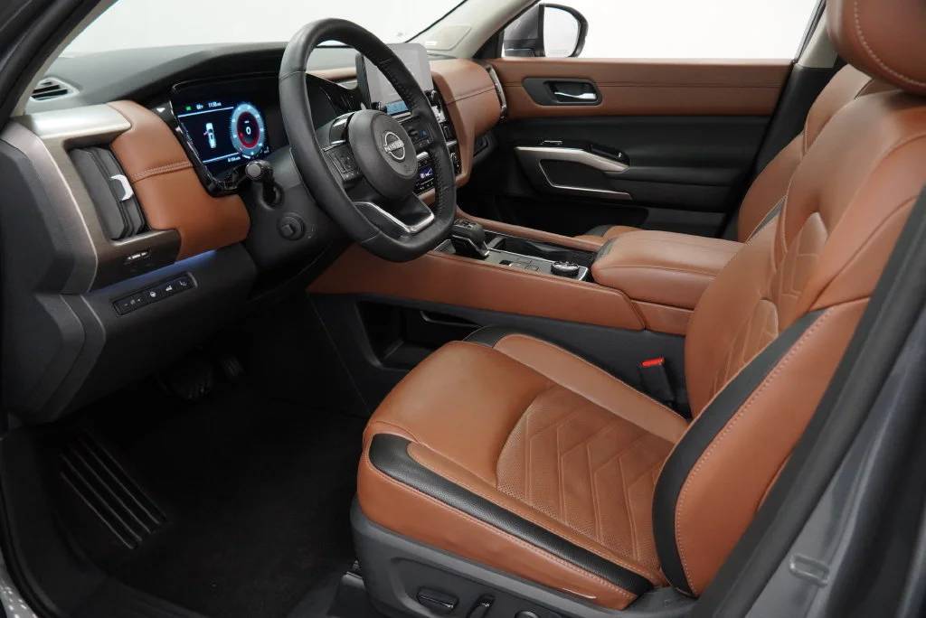Used 2024 Gray Nissan Platinum image 21