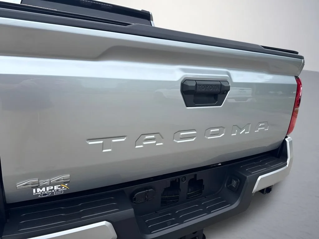 Used 2025  Toyota SR image 31