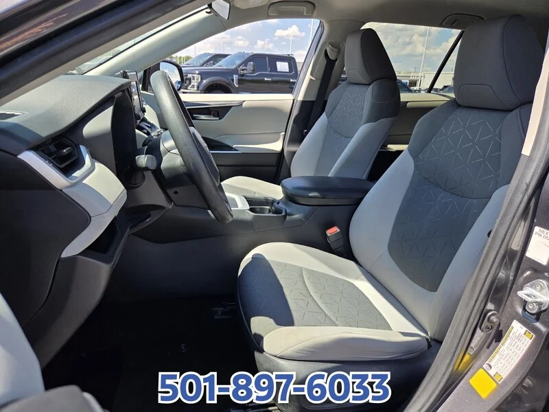 Used 2021 Magnetic Gray Metallic TOYOTA XLE FWD image 9