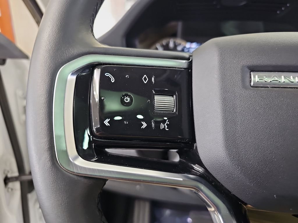 Used 2023 White Land Rover S image 20