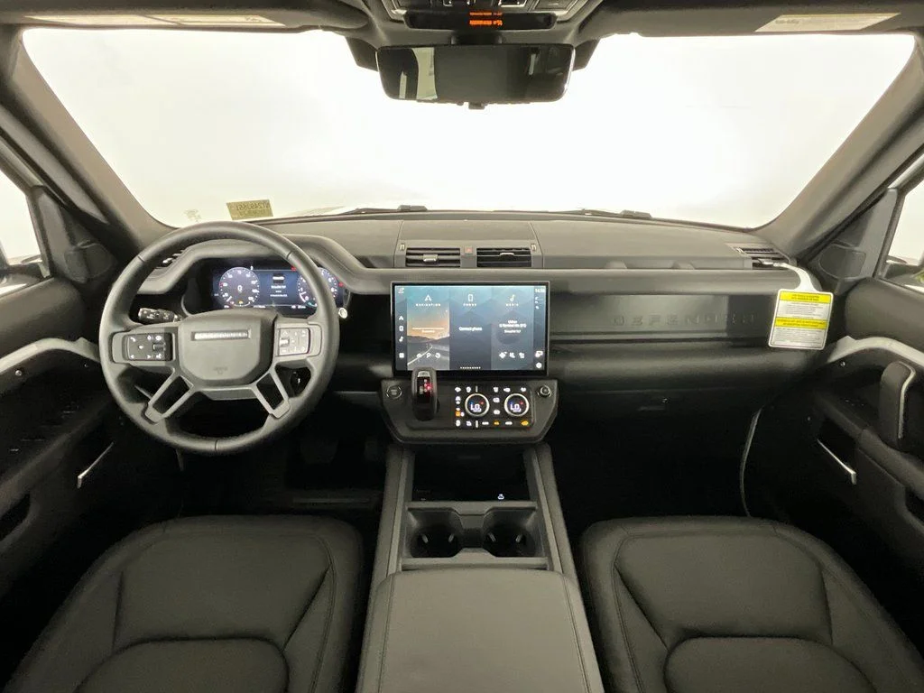 New 2026 Fuji White Land Rover X-Dynamic SE image 4