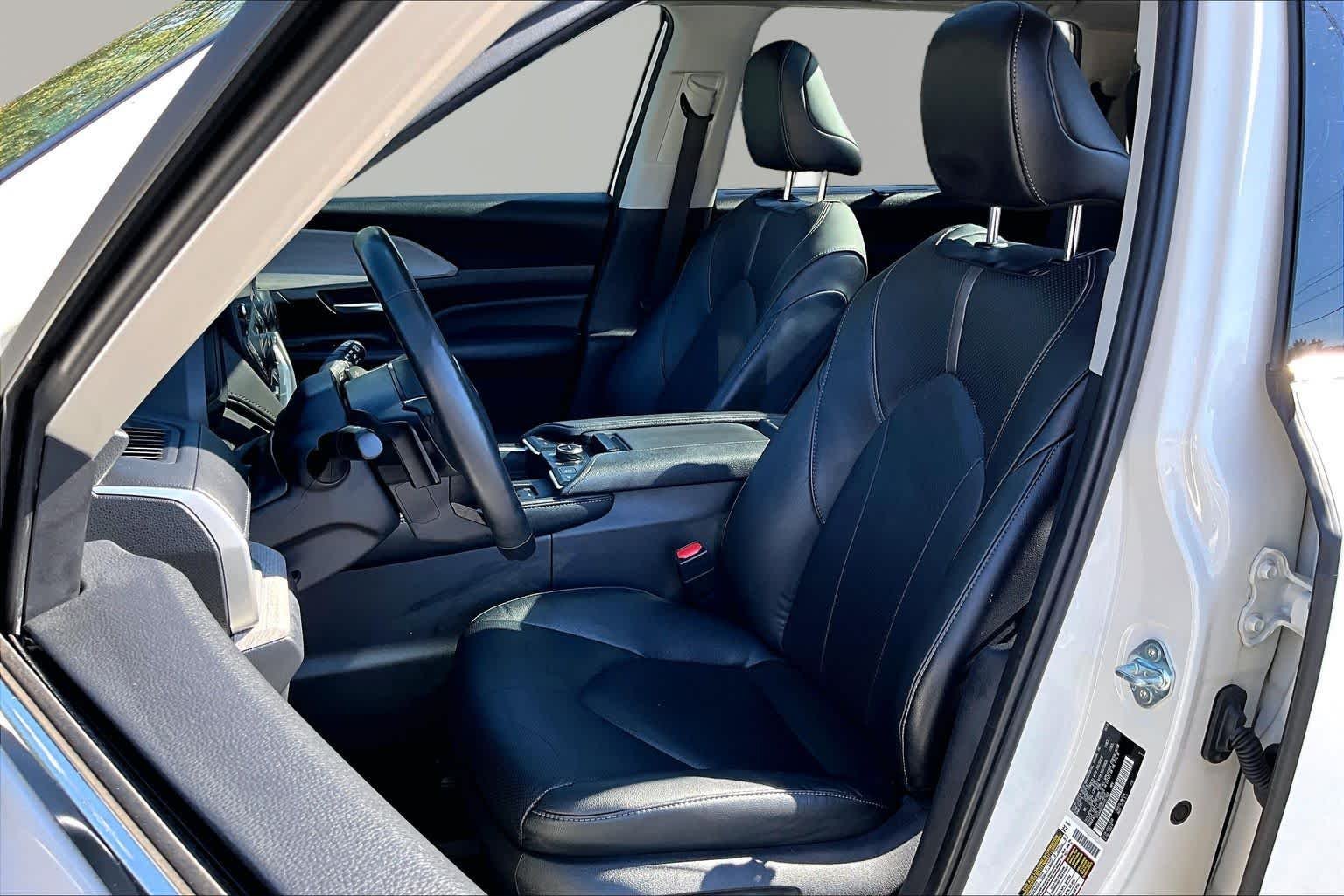 Used 2024 Coastal Cream Toyota Platinum image 7