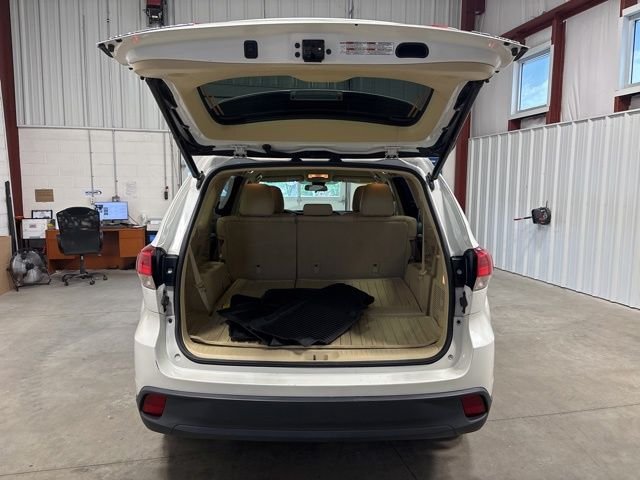 Used 2019 Blizzard Pearl Toyota LE Plus image 14