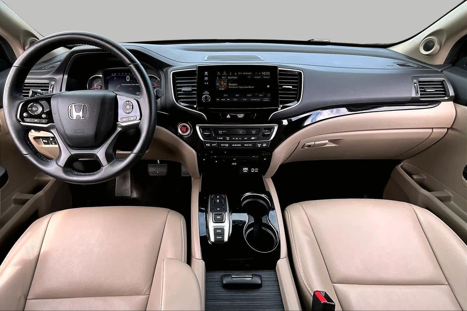 Used 2022 Platinum White Pearl Honda Touring 8-Passenger image 16