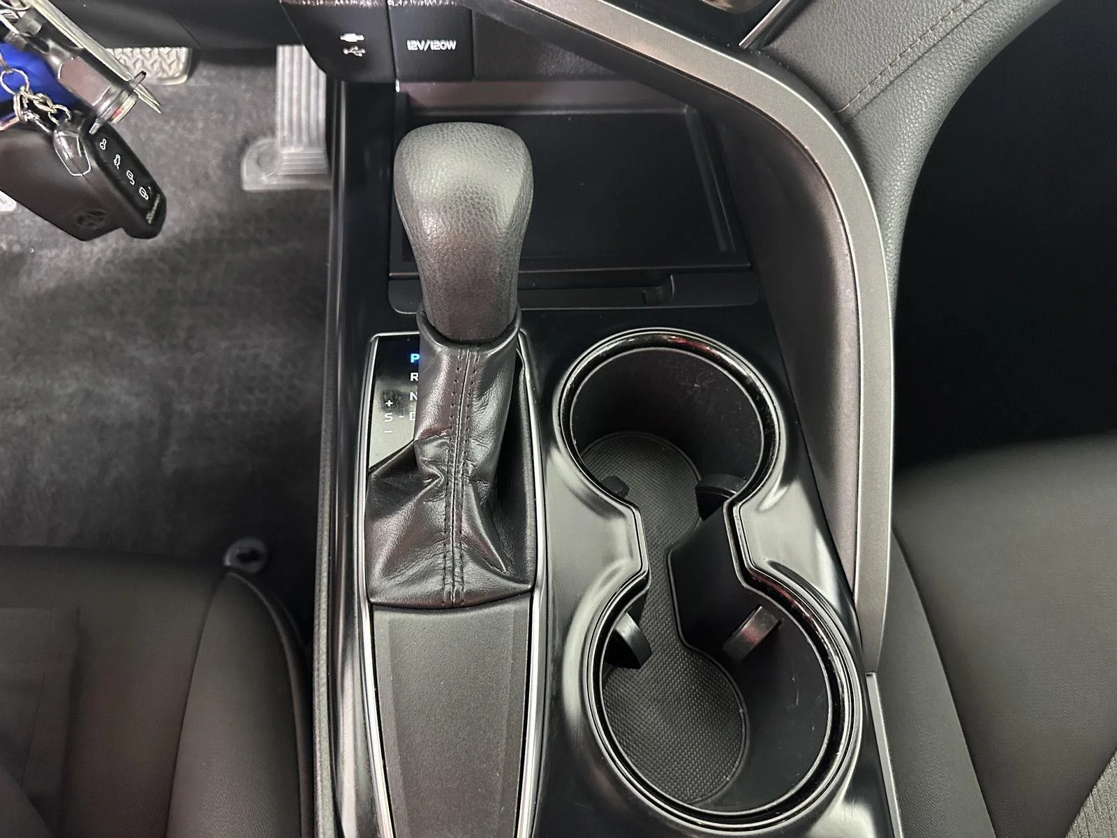 Used 2019 Galactic Aqua Mica Toyota LE image 25