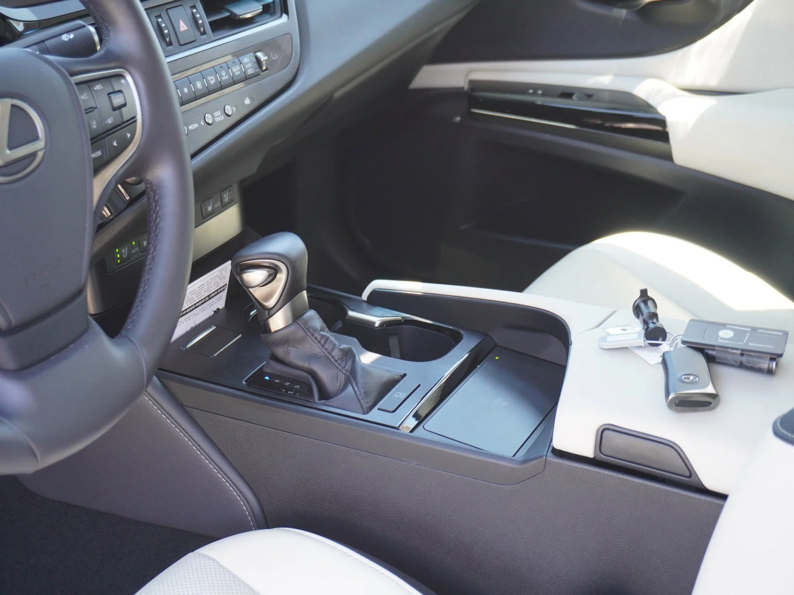 Used 2024 White Pearl Lexus ES 350 image 20