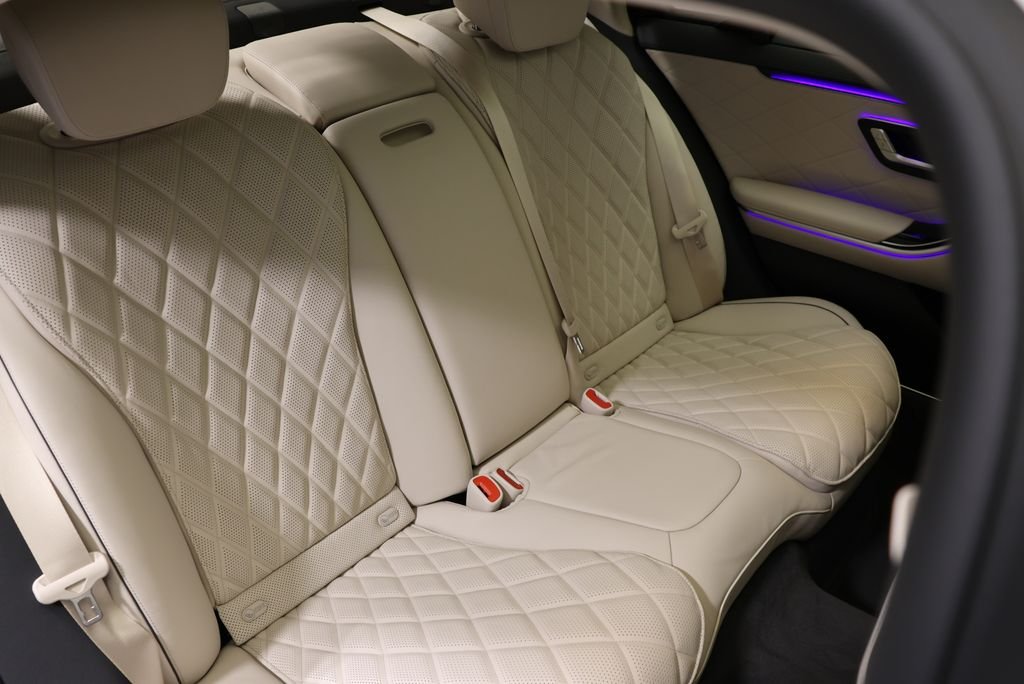 New 2026 MANUFAKTUR Moonlight White Metallic Mercedes-Benz S 580 image 53