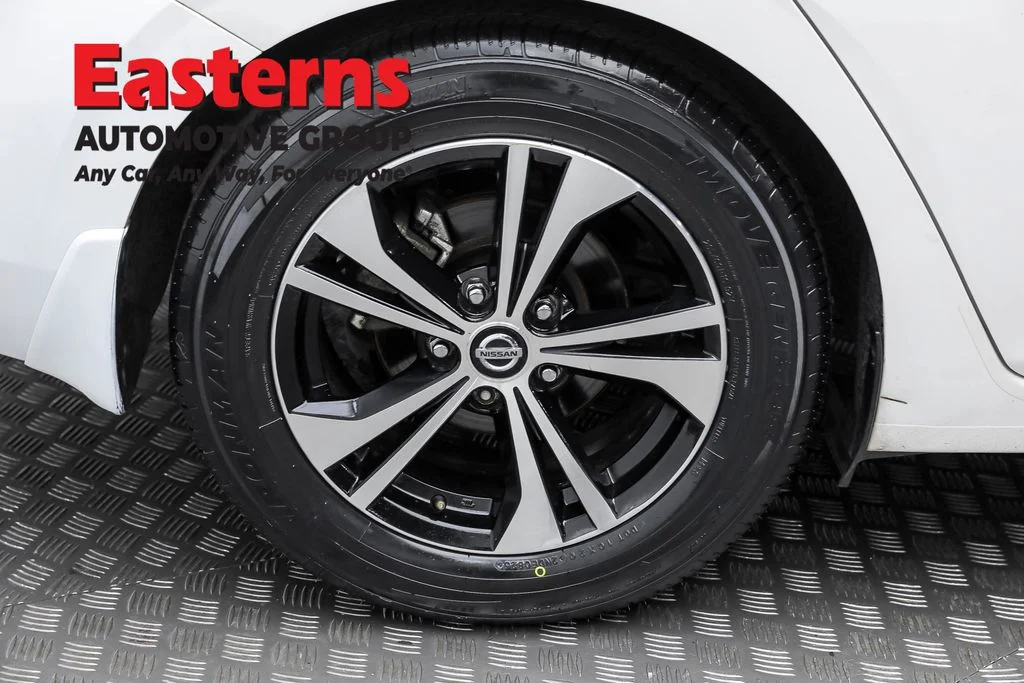 Used 2021 White Nissan SV image 27