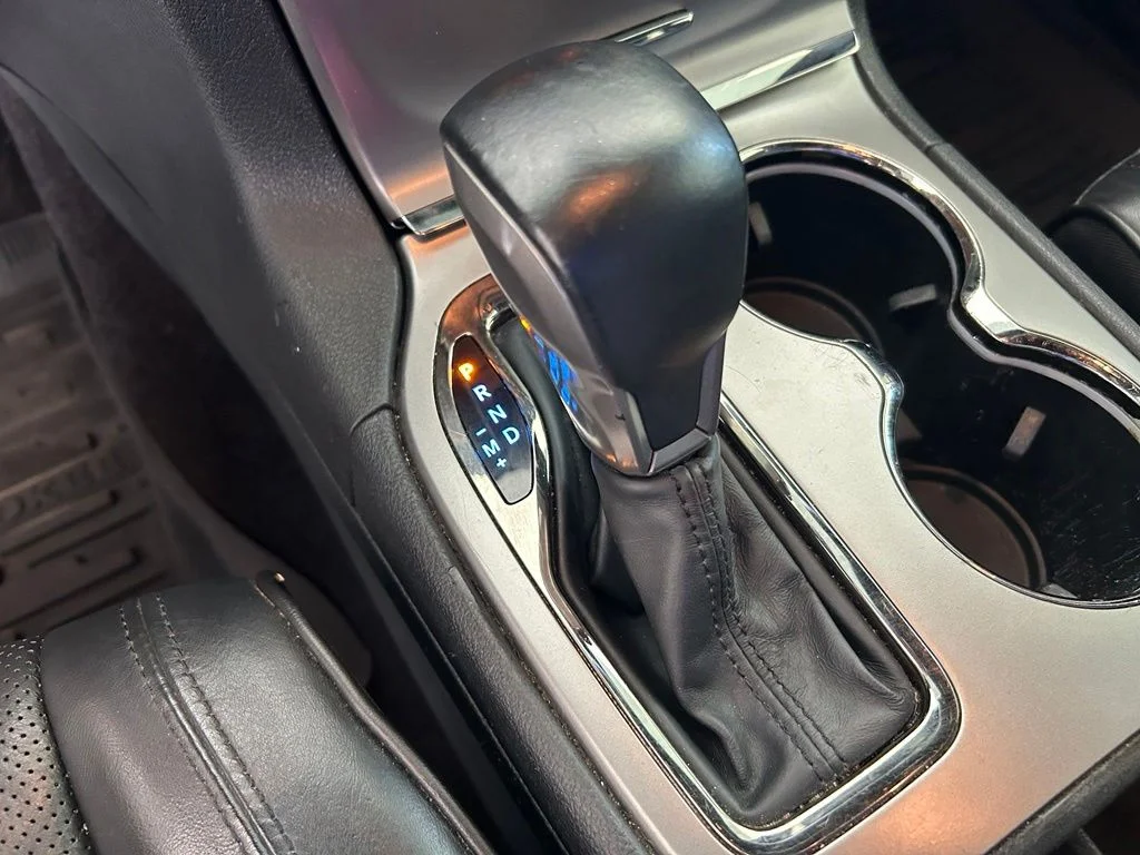 Used 2018 White Jeep Overland image 9
