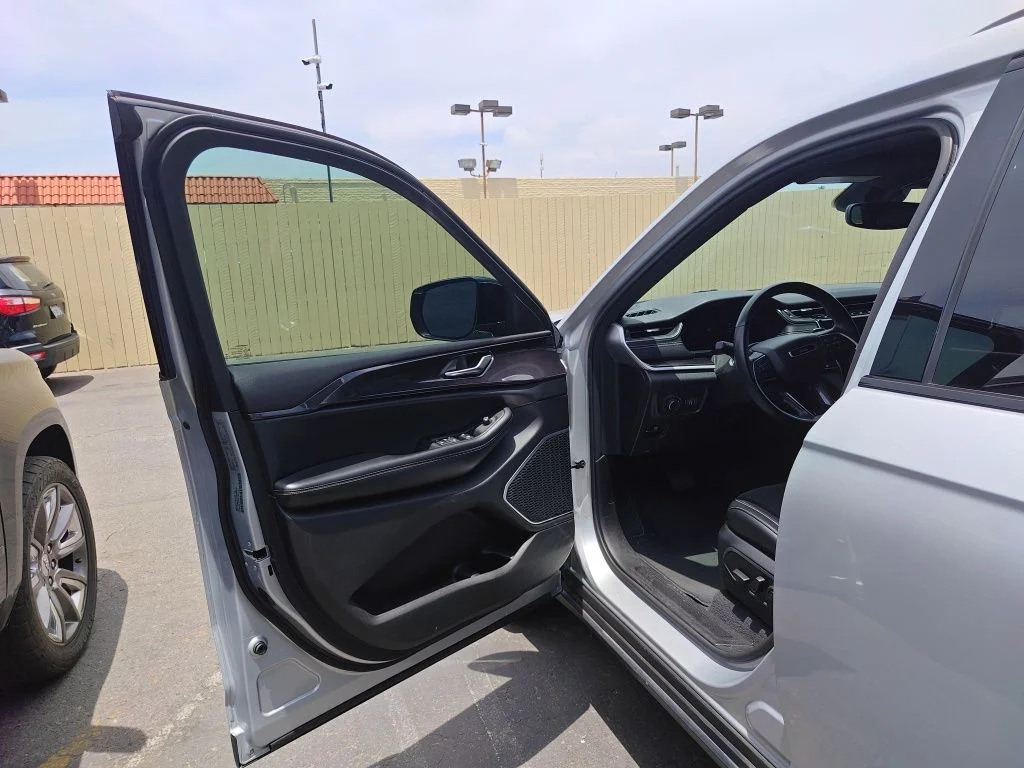 Used 2021 Silver Jeep Altitude image 5