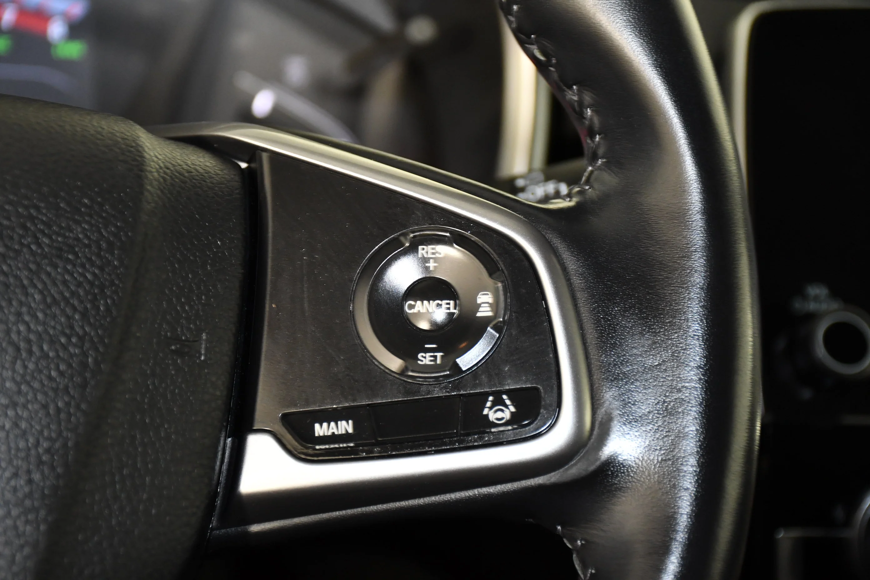 Used 2019 Lunar Silver Metallic Honda Touring image 21