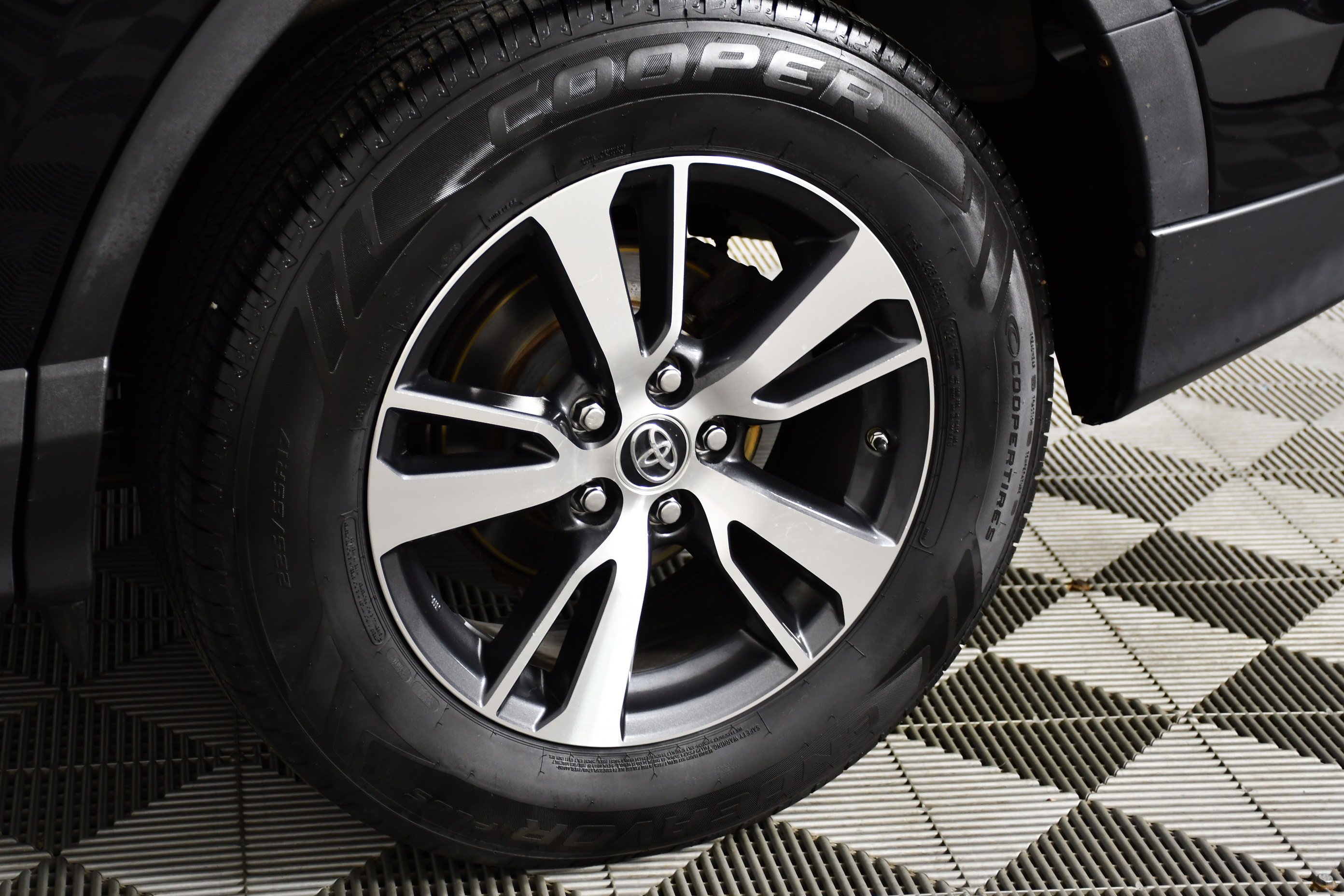 Used 2016 Black Toyota XLE image 51