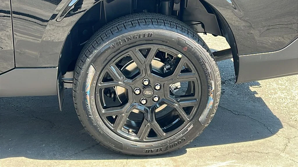 New 2025 Shadow Black Ford XLT image 5