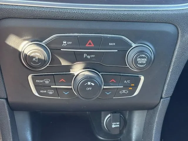 Used 2015 Gray Dodge SE image 21