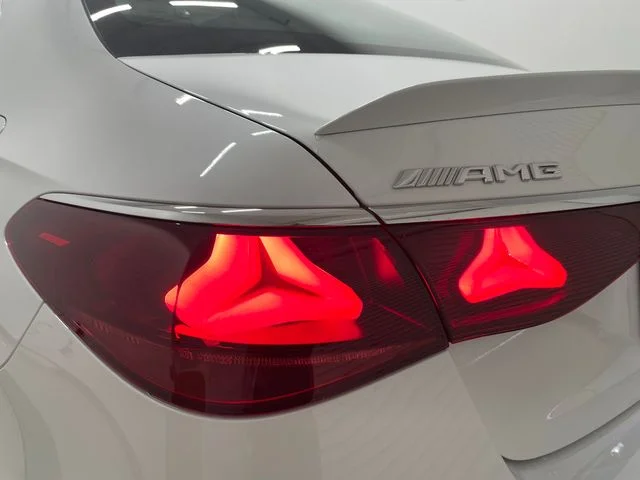 New 2026 MANUFAKTUR Moonlight Whit Mercedes-Benz E 53 AMG® image 34