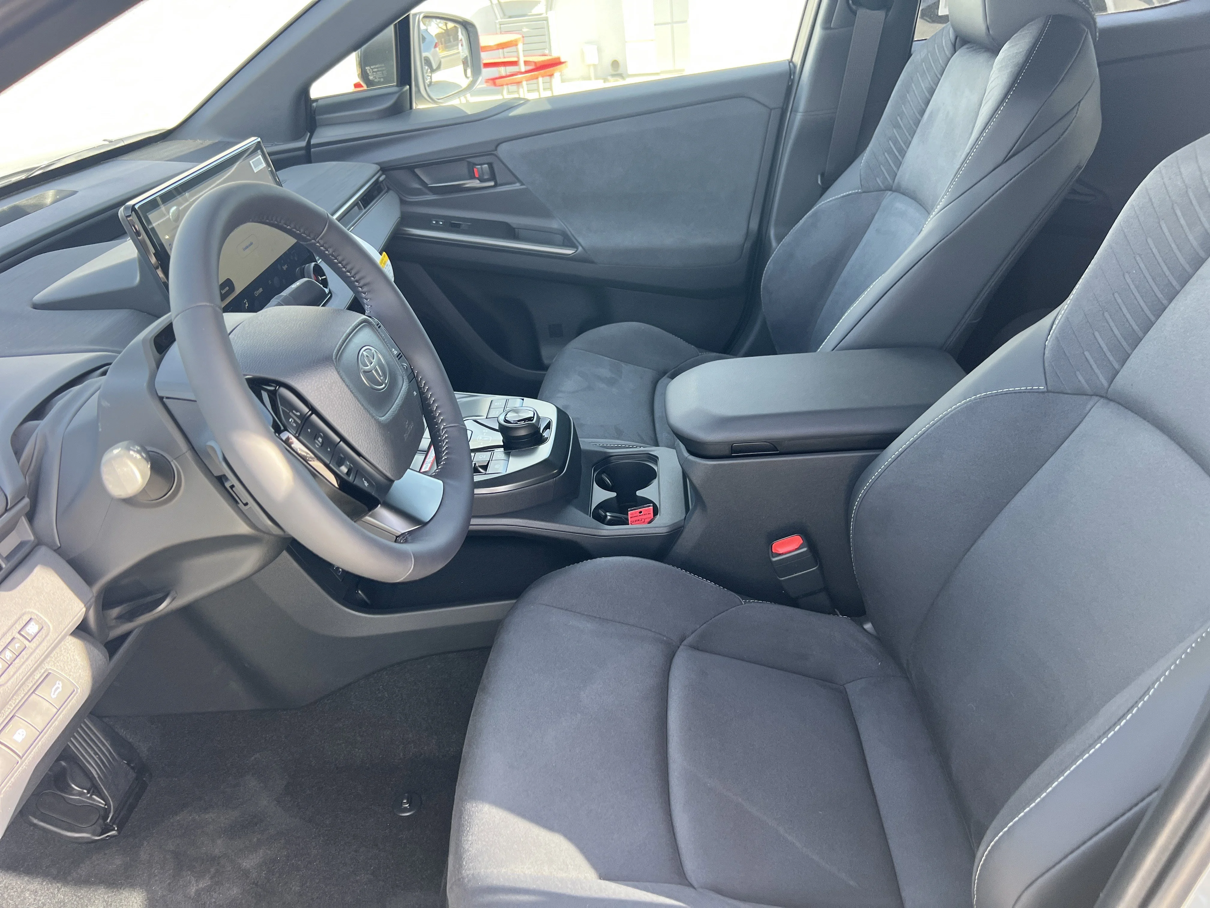 2026 Toyota C-HR XSE - Photo 11
