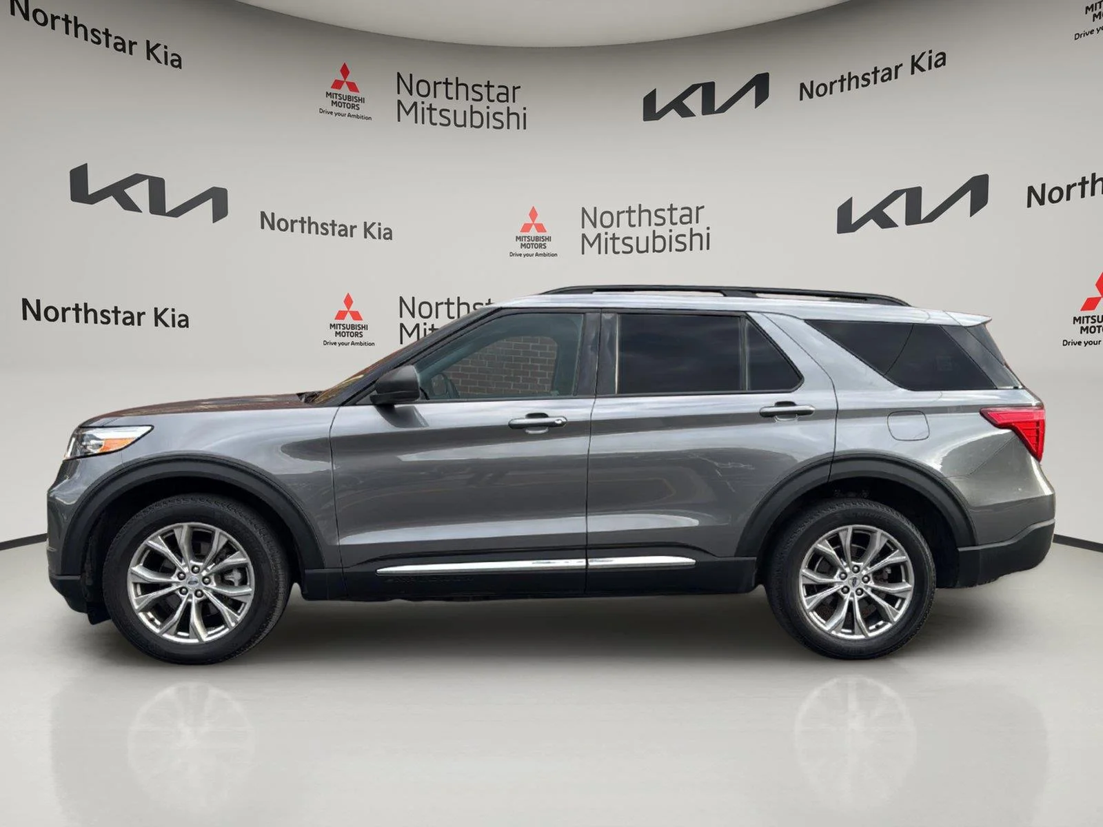 Used 2022 Carbonized Gray Metallic Ford XLT image 3