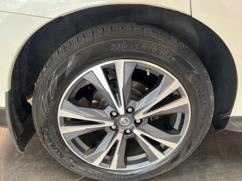 Used 2017 White Nissan Platinum image 10