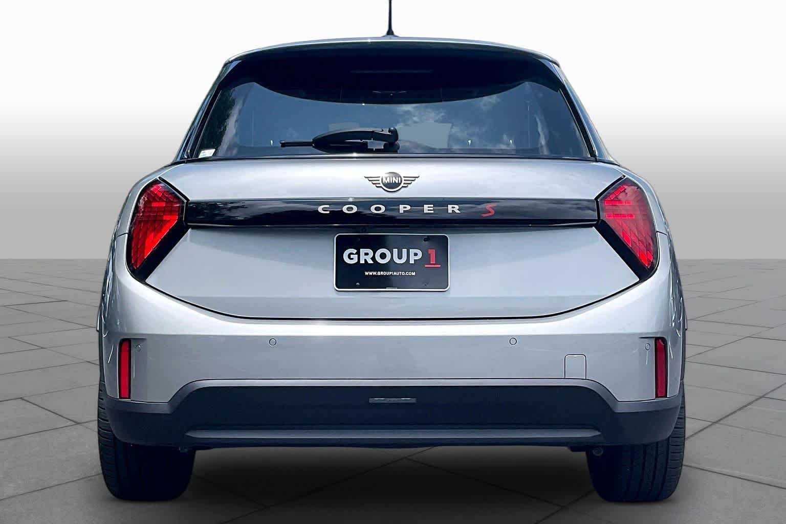 Used 2025 Melting Silver III Metallic MINI Cooper S image 6