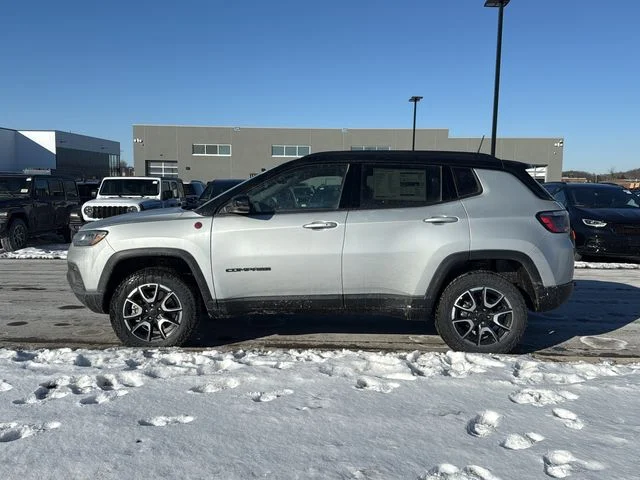 New 2026 Silver Jeep Trailhawk image 2